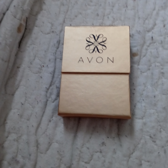 Jewelry - Picture 2 of 2